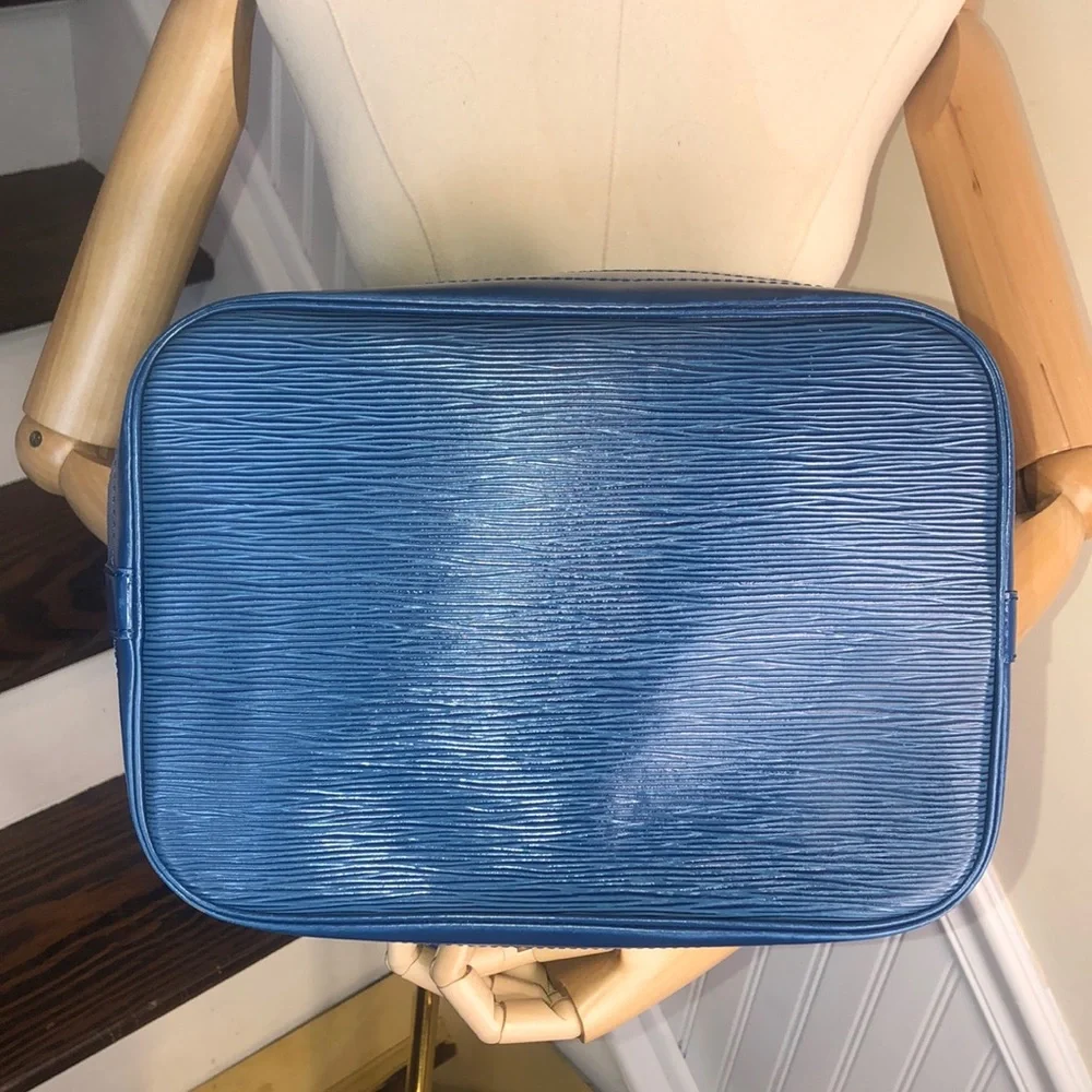 LOUIS VUITTON Epi Leather LV Noe GM Toledo Blue Drawstring Bucket Shoulder Bag